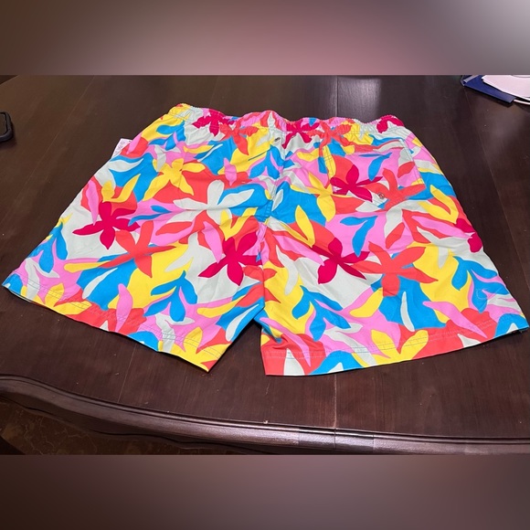 Lands End Men's 8" Print Volley Swim Trunks - Picture 2 of 4